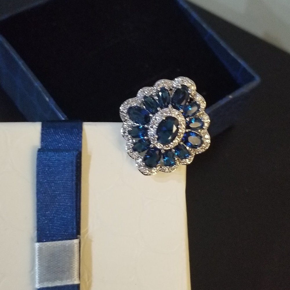 Swarovski Elements Blue Crystal Floral Women's Ring size 9 - Picture 6 of 8